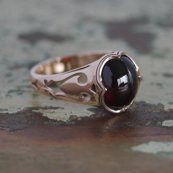 The Papilio Ring with Garnet Cabochon or Star Sapphire